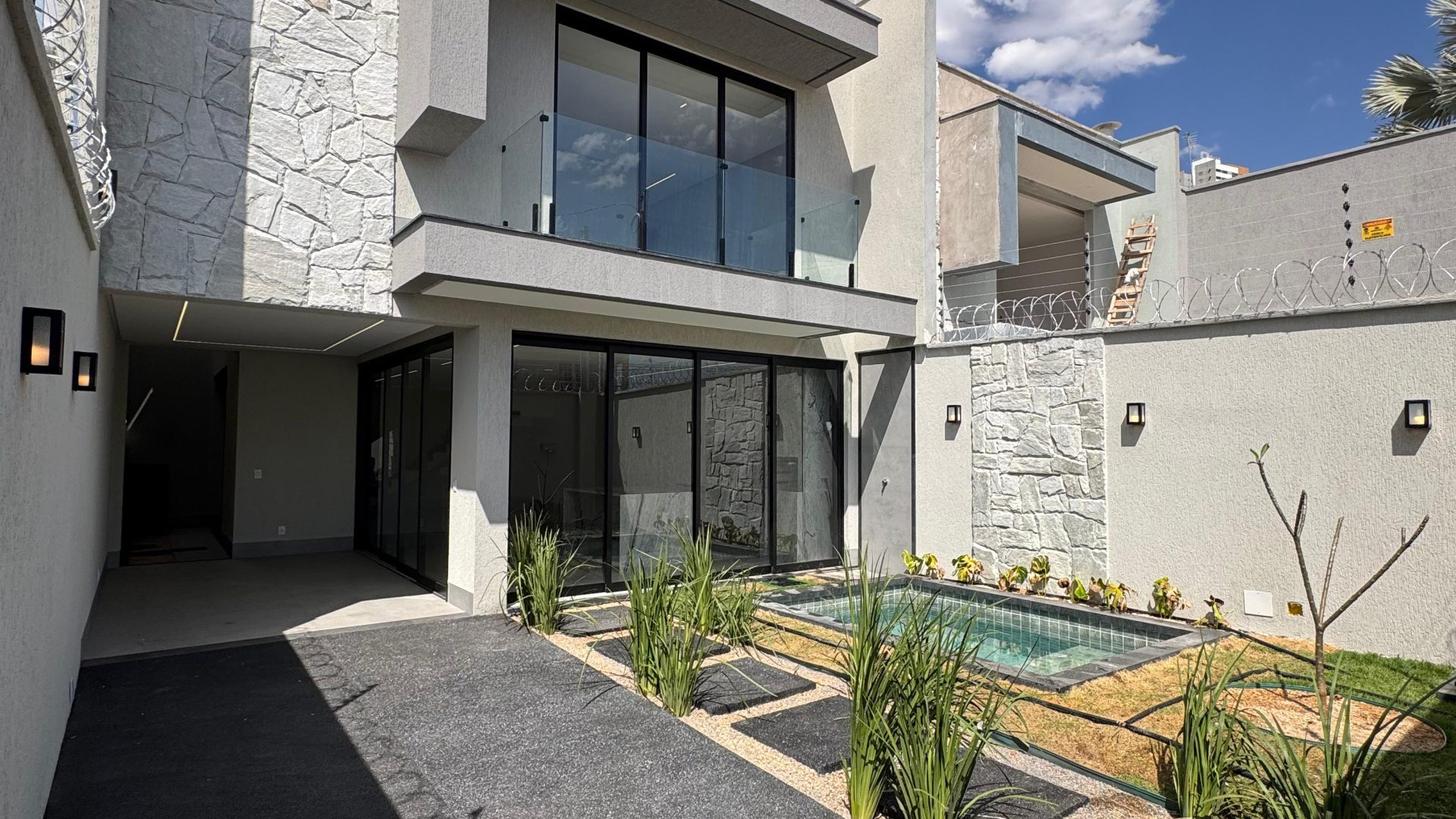 Sobrado Alto Padrão com 3 Suítes no Parque Amâzonia