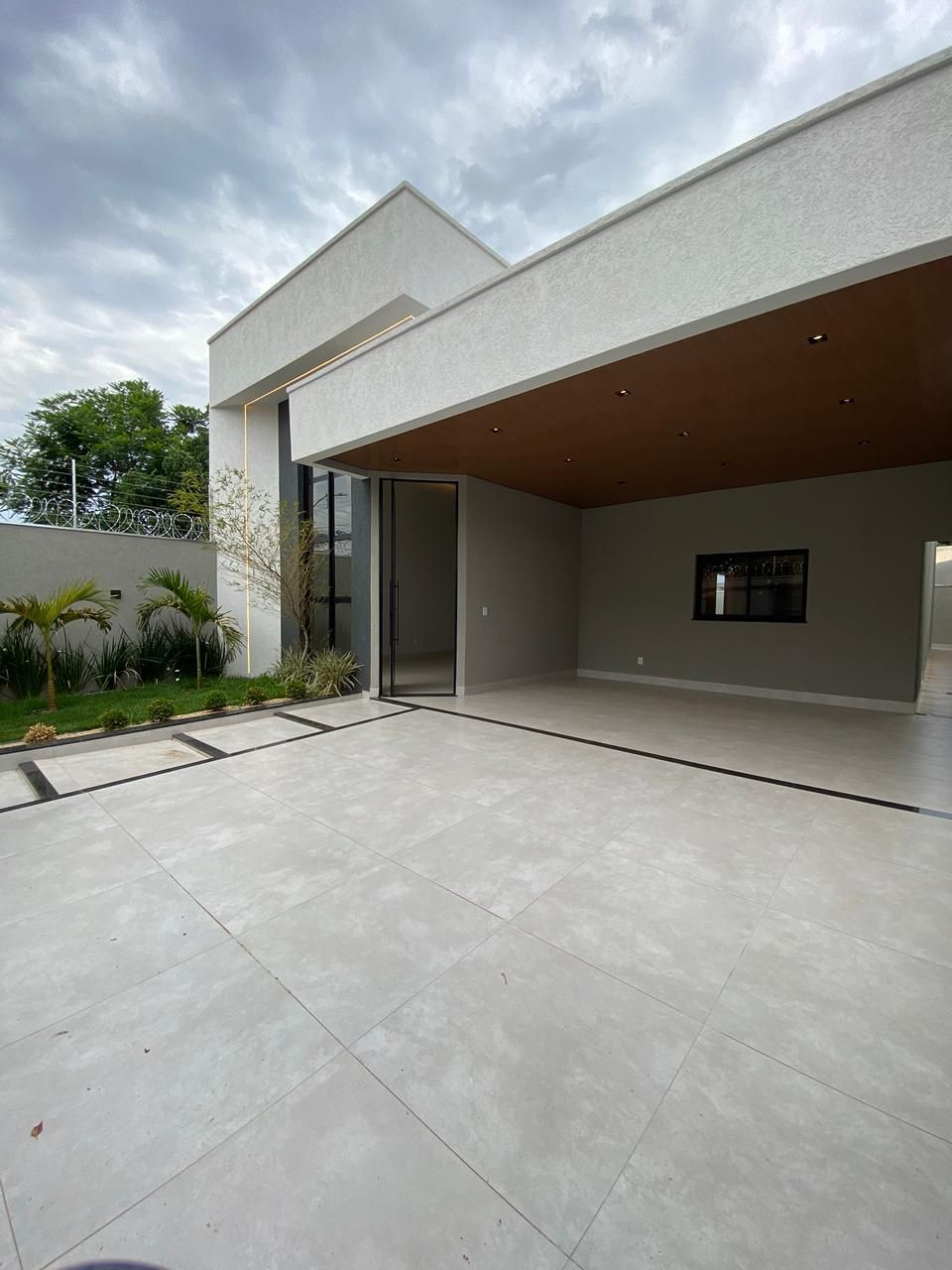 Casa à Venda no Jardim Presidente com Piscina, 3 Quartos e Área Gourmet Separada – Alto Padrão